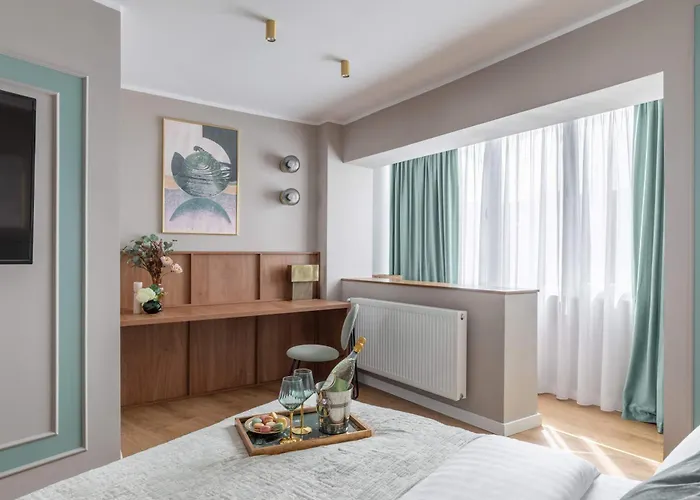 Holt - Sublime Minty Green 1Br On The Park