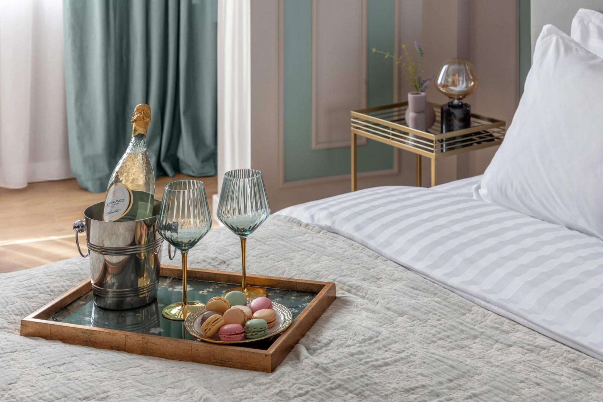 Holt - Sublime Minty 1br On The Park Bucarest